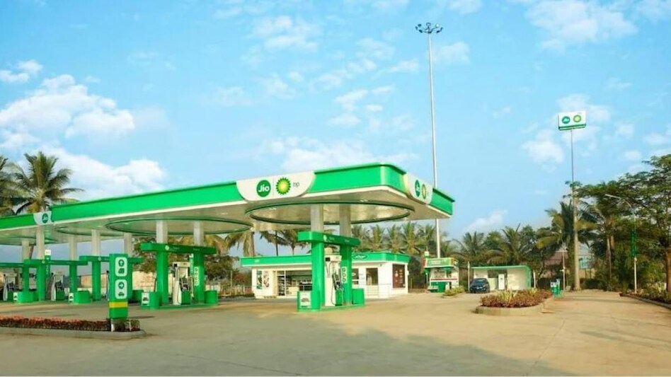 The partnership aims at creating a regular AC charging network and a DC fast-charging network for electric vehicles. The partnership aims at creating a regular AC charging network and a DC fast-charging network for electric vehicles.