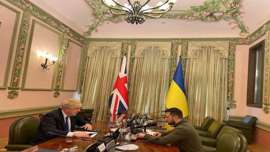 Zelenskyy met British Prime Minister Boris Johnson in Kyiv. Zelenskyy met British Prime Minister Boris Johnson in Kyiv.