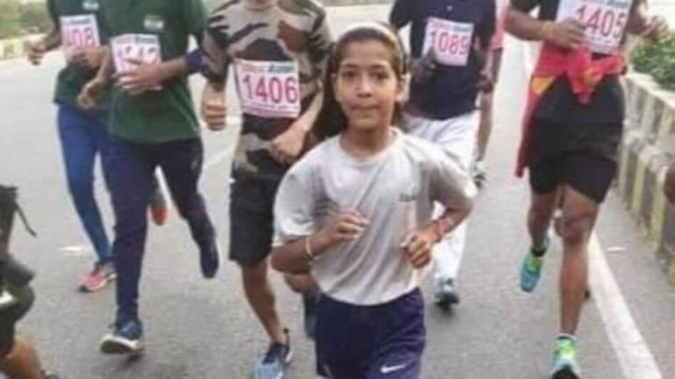 10-year-old aspiring athlete runs from Prayagraj to Lucknow to meet CM Adityanath (Photo: Twitter/@AmitNis38235648) 10-year-old aspiring athlete runs from Prayagraj to Lucknow to meet CM Adityanath (Photo: Twitter/@AmitNis38235648)