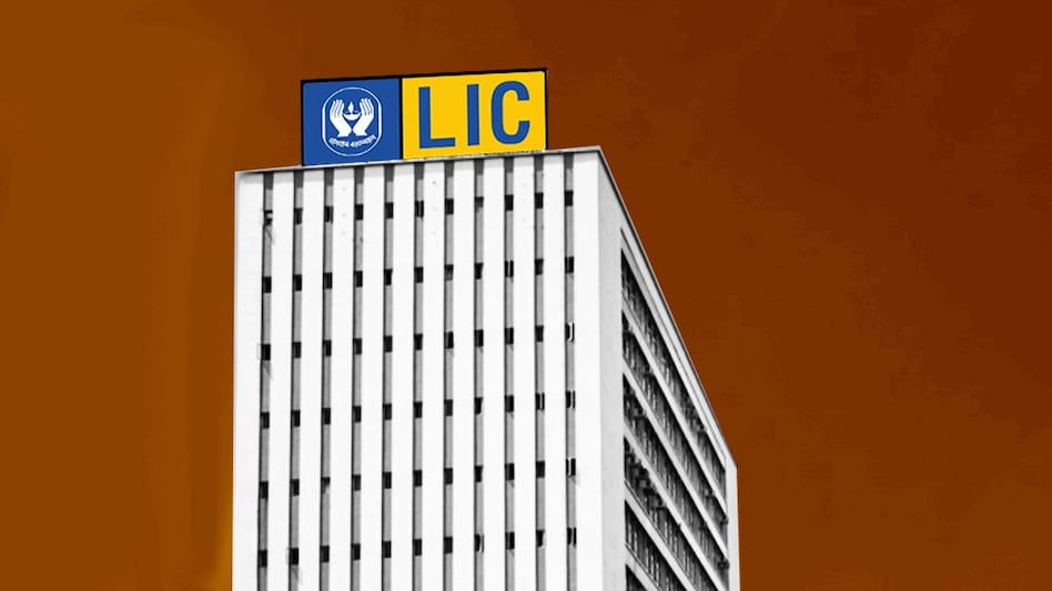 Pegged at Rs 902-949 per share, the government will divest 3.5 per cent stake in LIC to garner almost Rs 21,000 crore through this issue Pegged at Rs 902-949 per share, the government will divest 3.5 per cent stake in LIC to garner almost Rs 21,000 crore through this issue