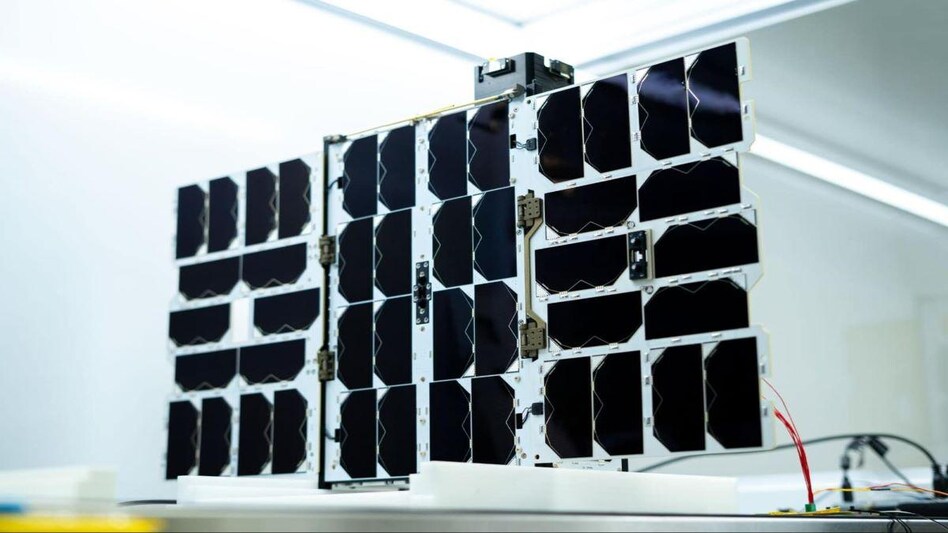 Weighing less than 15 kgs, TD-2 is capable of capturing orbital images in more than 150 bands of color from the visible and infrared spectrum. Weighing less than 15 kgs, TD-2 is capable of capturing orbital images in more than 150 bands of color from the visible and infrared spectrum.