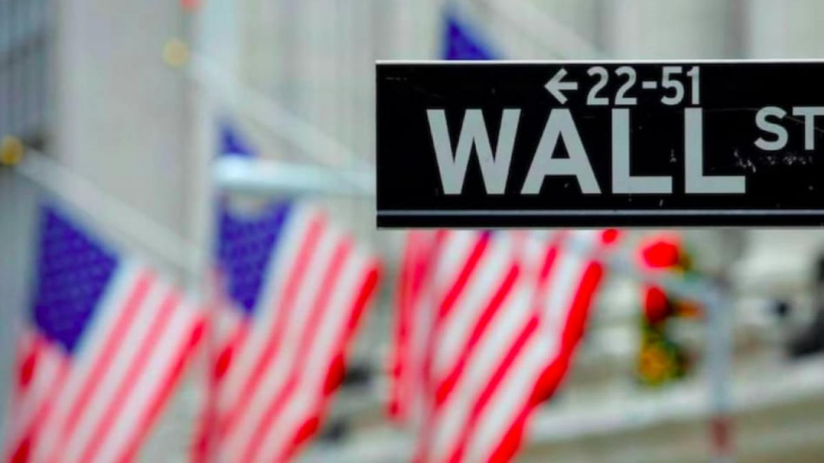 Wall Street: Nasdaq, S&P 500 fall as growth shares lose steam
