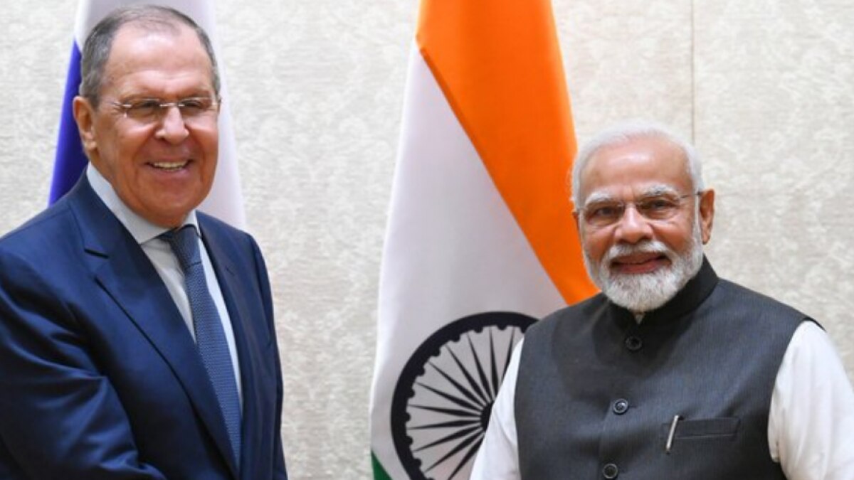 Prime Minister Narendra Modi with Russian Foreign Minister Sergey Lavrov Prime Minister Narendra Modi with Russian Foreign Minister Sergey Lavrov
