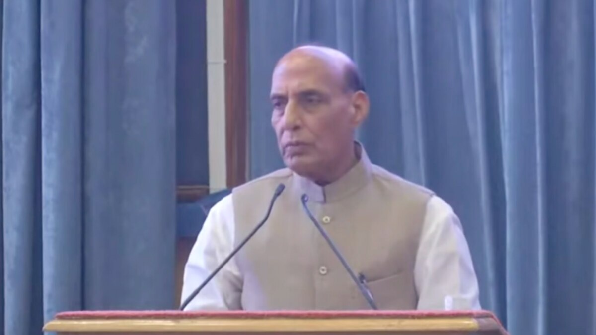 Defence Minister Rajnath Singh in DRDO Bhawan, Delhi. Defence Minister Rajnath Singh in DRDO Bhawan, Delhi.