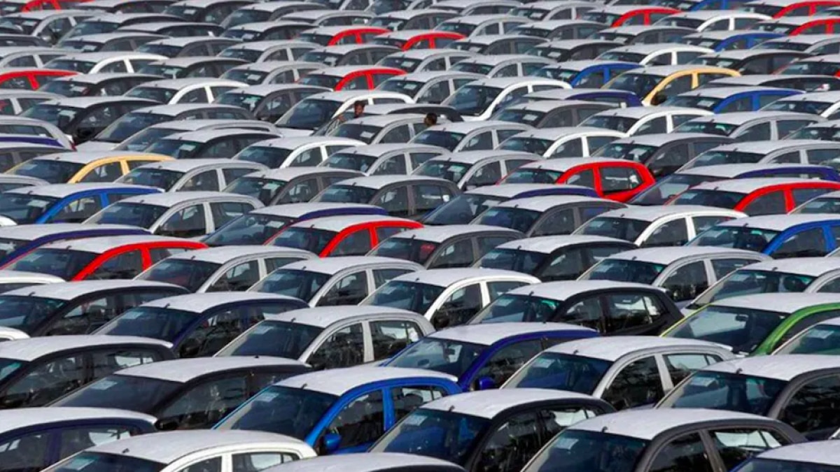 Passenger vehicle sales in India fall nearly 4% YoY in March: SIAM