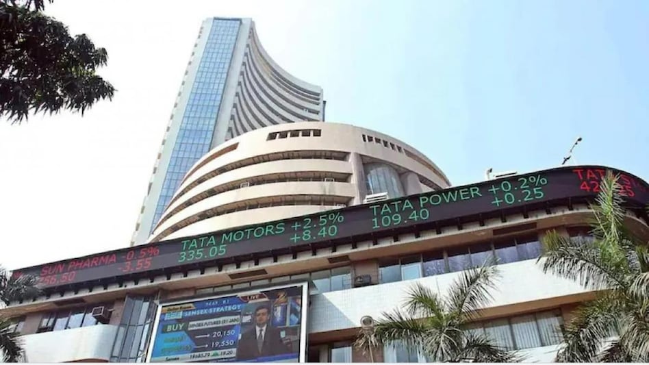Shares of TCS declined 0.64 per cent during the week, while Infosys lost more than 3.50 per cent. Shares of TCS declined 0.64 per cent during the week, while Infosys lost more than 3.50 per cent.