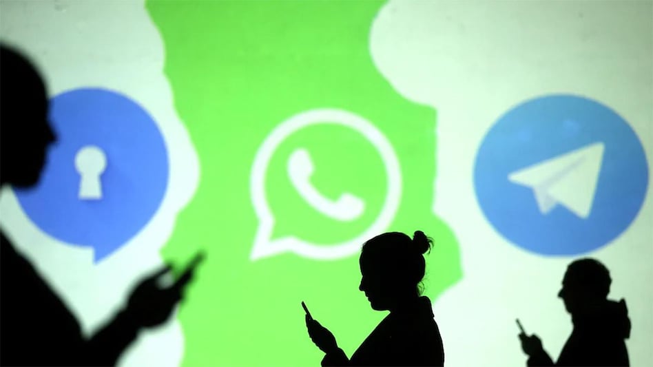 WhatsApp is cracking down on forwarded messages once again WhatsApp is cracking down on forwarded messages once again