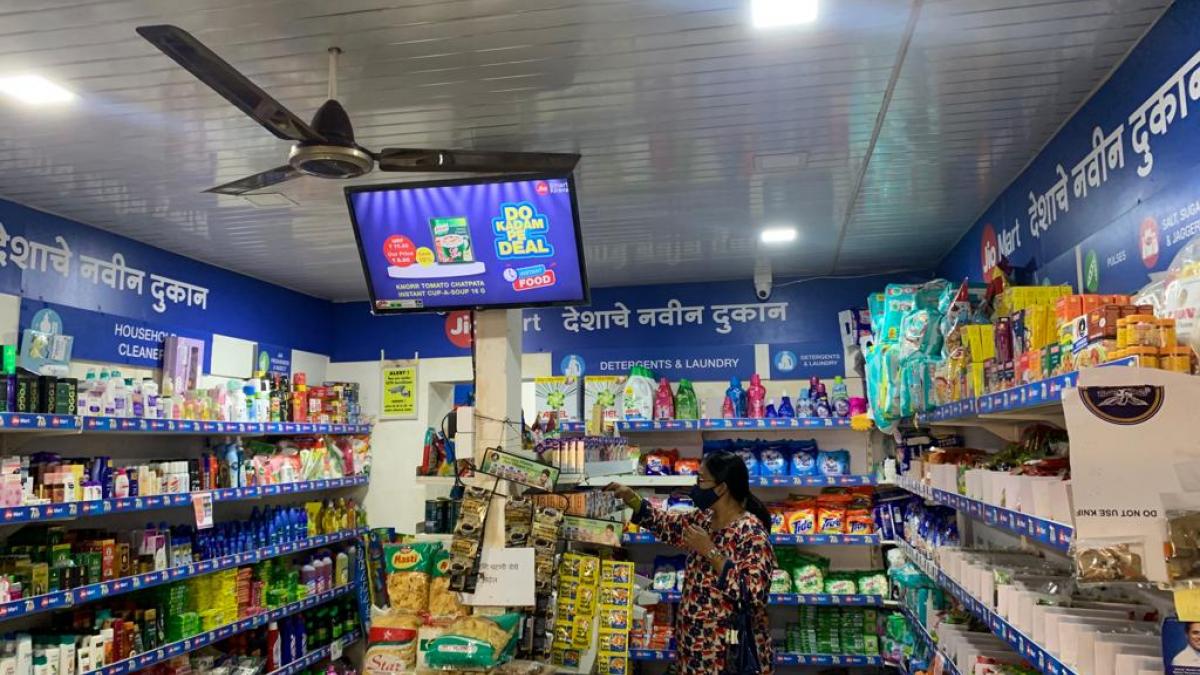 Kirana stores on the JioMart platform clocked a 4x revenue jump year-on-year (YoY) during the quarter. Kirana stores on the JioMart platform clocked a 4x revenue jump year-on-year (YoY) during the quarter.