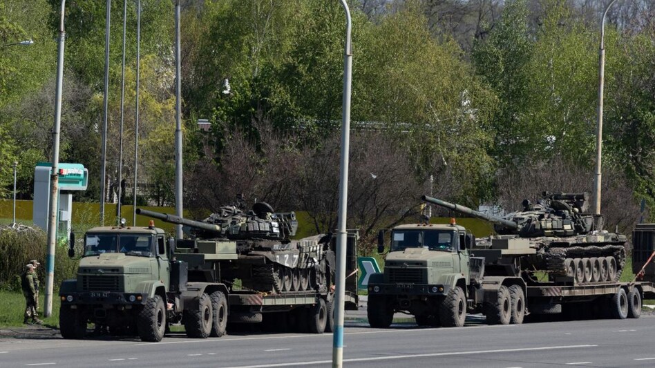 Captured Russian tanks are carried on platforms by the Ukrainian army on a road outside Dnipro, Ukraine Captured Russian tanks are carried on platforms by the Ukrainian army on a road outside Dnipro, Ukraine