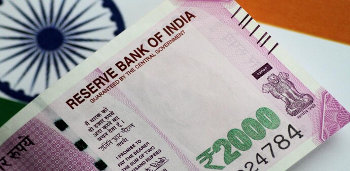 Rupee appreciates by 10 paise; settles at 77.24 against US dollar (Photo: Reuters) Rupee appreciates by 10 paise; settles at 77.24 against US dollar (Photo: Reuters)