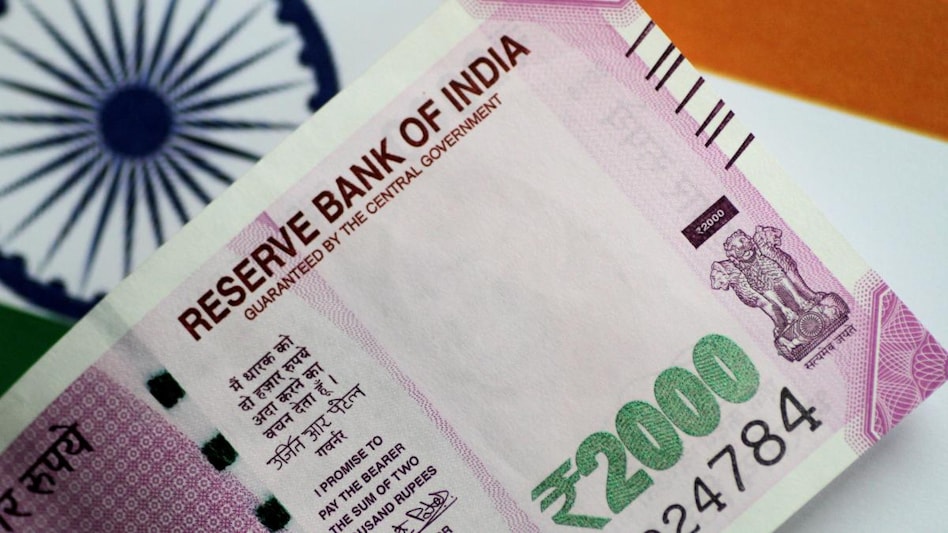 Rupee appreciates by 10 paise; settles at 77.24 against US dollar (Photo: Reuters) Rupee appreciates by 10 paise; settles at 77.24 against US dollar (Photo: Reuters)