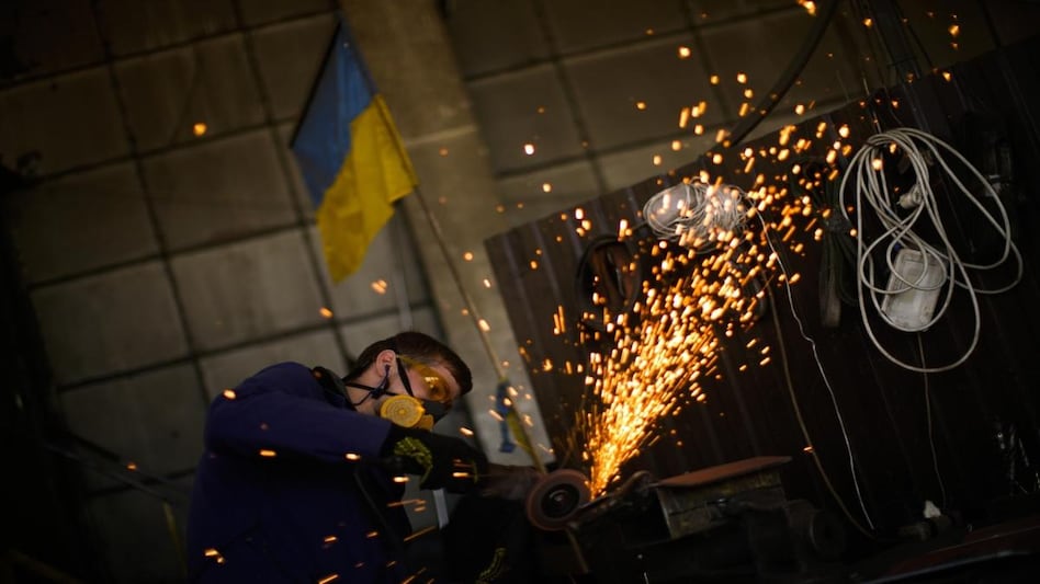 A volunteer shapes metal plates with an angle grinder at a facility producing material for Ukrainian soldiers in Zaporizhzhia, Ukraine, Saturday, May 7, 2022. (Photo: AP) A volunteer shapes metal plates with an angle grinder at a facility producing material for Ukrainian soldiers in Zaporizhzhia, Ukraine, Saturday, May 7, 2022. (Photo: AP)