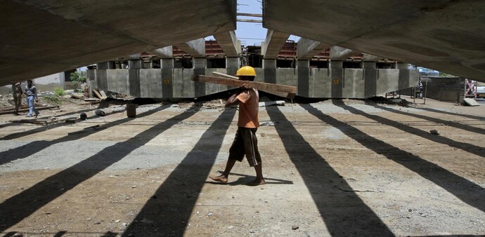 India's GDP in Q4 likely to fall to 4%; slowest in a year (Photo: Reuters) India's GDP in Q4 likely to fall to 4%; slowest in a year (Photo: Reuters)
