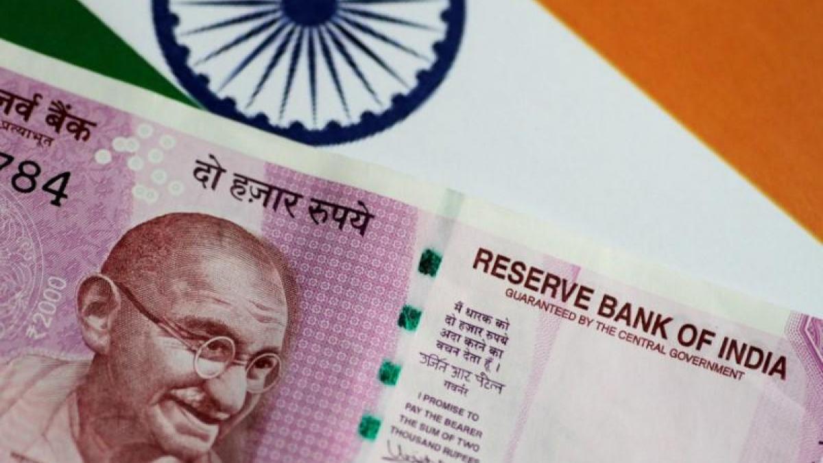 Rupee recovers from record low; closes at 77.79 vs dollar (Photo: Reuters) Rupee recovers from record low; closes at 77.79 vs dollar (Photo: Reuters)