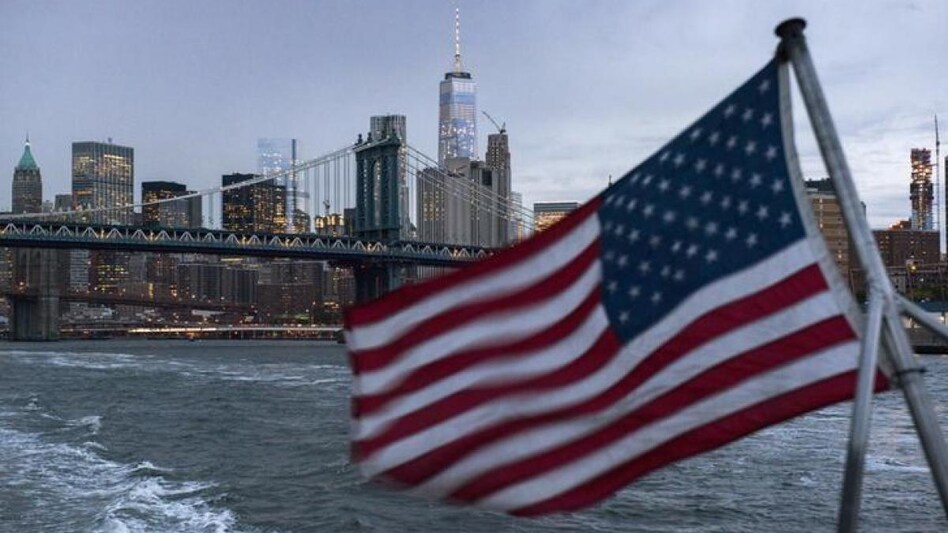 US economy shrank 1.5% in Q1, but consumers kept spending (Photo: Reuters) US economy shrank 1.5% in Q1, but consumers kept spending (Photo: Reuters)