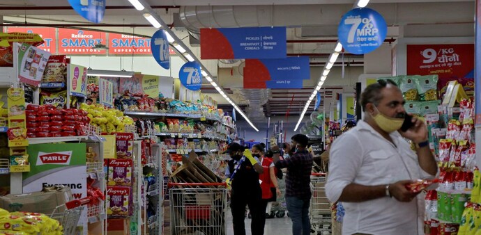 Customers buy grocery items inside a superstore of Reliance Industries Ltd, in Mumbai, India, October 7, 2020. (Photo: Reuters) Customers buy grocery items inside a superstore of Reliance Industries Ltd, in Mumbai, India, October 7, 2020. (Photo: Reuters)