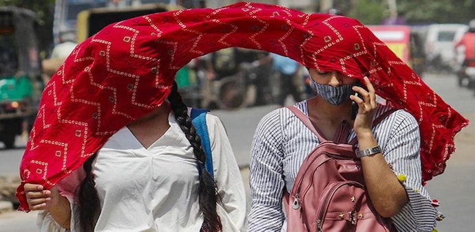 Delhi logged monthly average maximum temperature of 37.30 degree Celsius in April last year, 35.30 degree Celsius in 2020 and 37.30 degree Celsius in 2019. Delhi logged monthly average maximum temperature of 37.30 degree Celsius in April last year, 35.30 degree Celsius in 2020 and 37.30 degree Celsius in 2019.