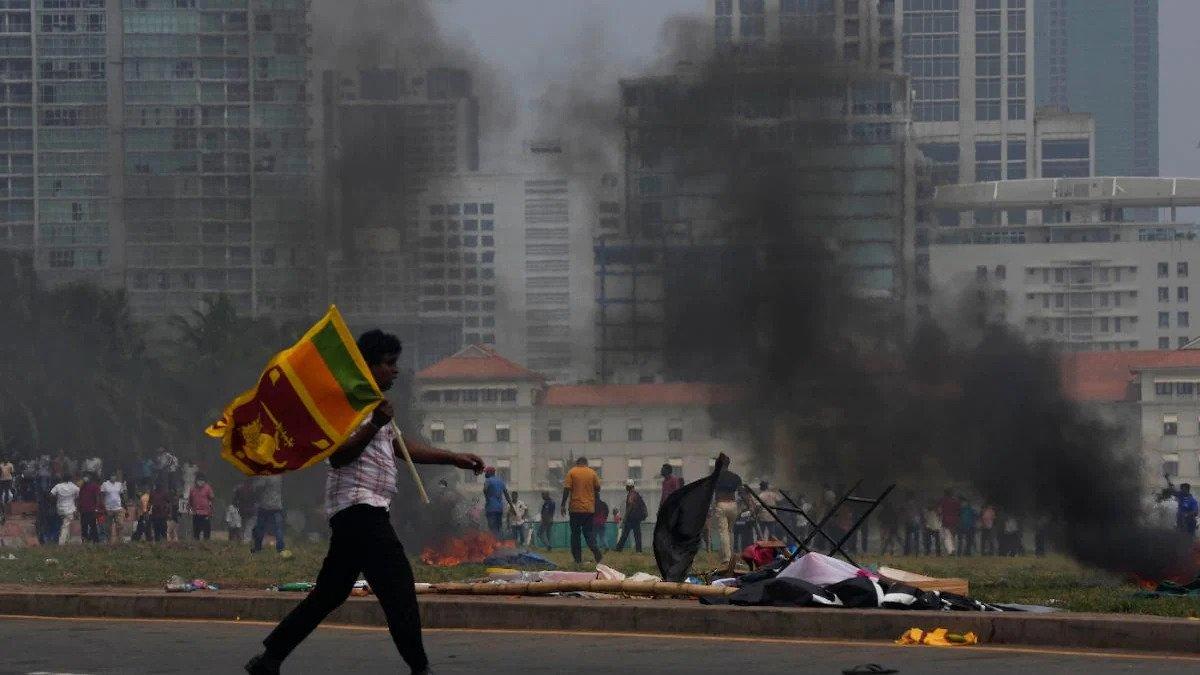 At least 200 people have been injured whereas 8 people have lost their lives due to the violence in central Colombo. At least 200 people have been injured whereas 8 people have lost their lives due to the violence in central Colombo.