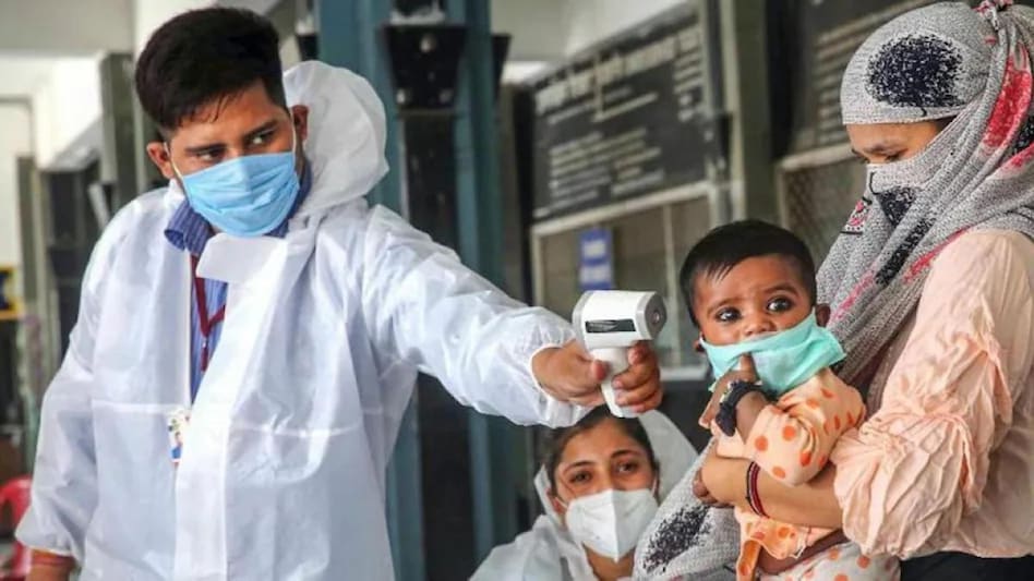 Delhi had recorded 970 fresh Covid cases at a positivity rate of 3.34 percent and one death on Wednesday. Delhi had recorded 970 fresh Covid cases at a positivity rate of 3.34 percent and one death on Wednesday.