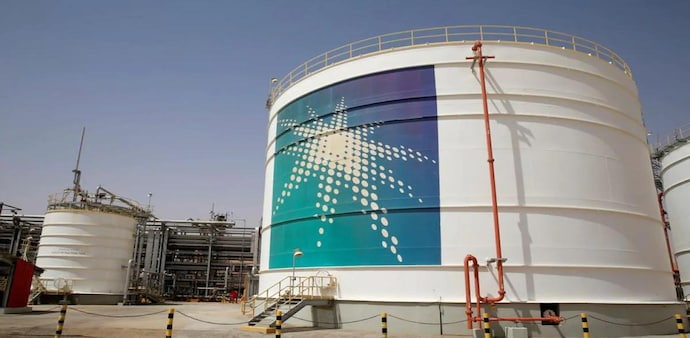 The world's top oil exporter was forecast to post a net income of $38.5 billion, according to a median estimate from 12 analysts provided by the company. The world's top oil exporter was forecast to post a net income of $38.5 billion, according to a median estimate from 12 analysts provided by the company.