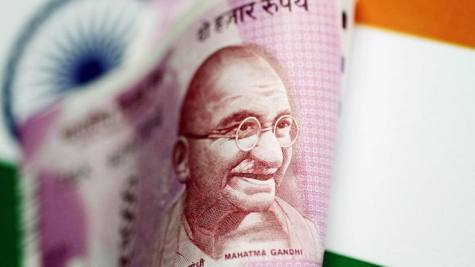 Rupee falls by 16 paise to record low at 77.60 against US dollar Rupee falls by 16 paise to record low at 77.60 against US dollar