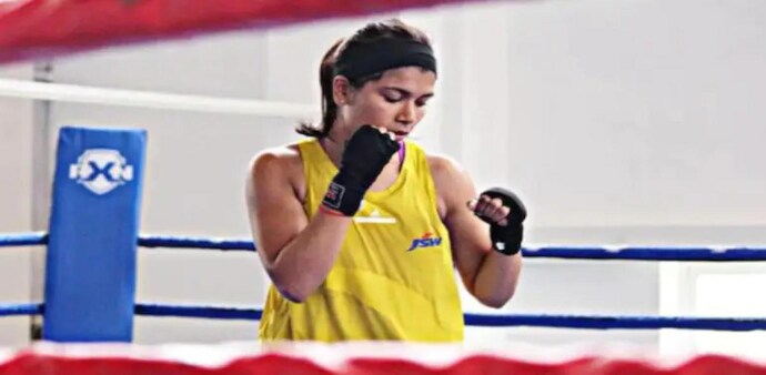 Apart from Zareen's gold, Manisha Moun (57kg) and debutant Parveen Hooda (63kg) will return home with bronze medals. Apart from Zareen's gold, Manisha Moun (57kg) and debutant Parveen Hooda (63kg) will return home with bronze medals.