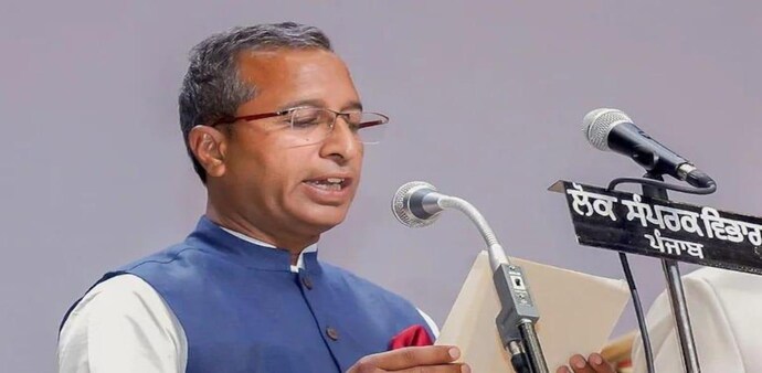 Sacked Punjab minister Vijay Singla sent to 14-day judicial custody Sacked Punjab minister Vijay Singla sent to 14-day judicial custody