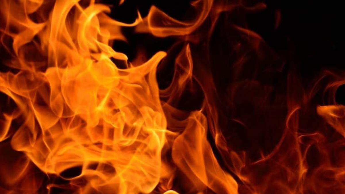 Delhi: Massive fire breaks out at Jhandewalan cycle market Delhi: Massive fire breaks out at Jhandewalan cycle market