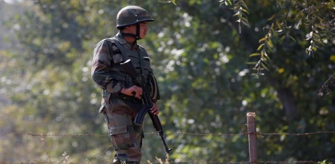 India employs 1.38 million people in its armed forces and is one of the world's largest arms importers, spending $12.4 billion between 2018 and 2021, with Russia accounting for $5.51 billion. India employs 1.38 million people in its armed forces and is one of the world's largest arms importers, spending $12.4 billion between 2018 and 2021, with Russia accounting for $5.51 billion.