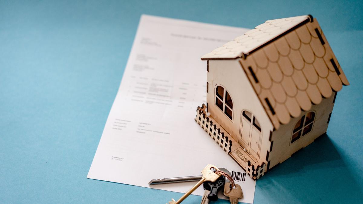 Should you prepay your home loan or invest your extra money? Here's what experts say Should you prepay your home loan or invest your extra money? Here's what experts say