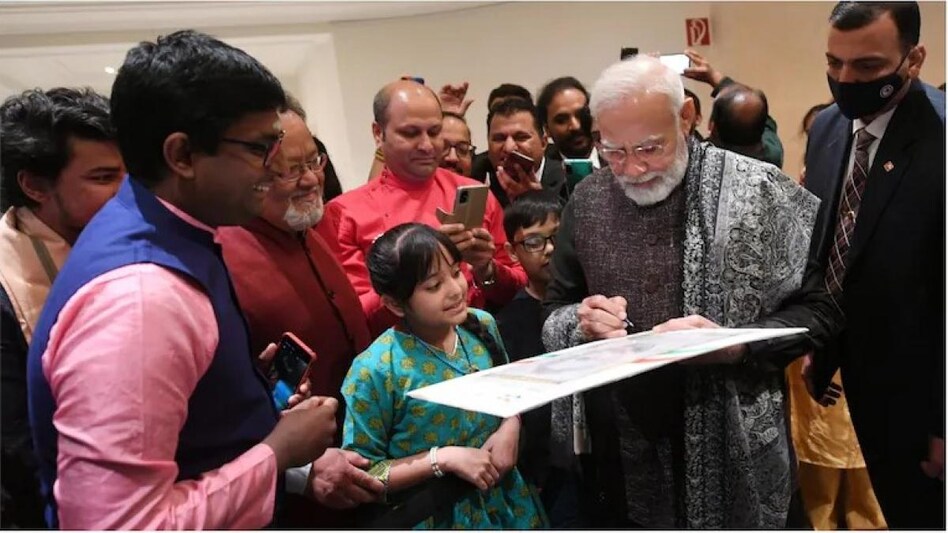 After meeting the new Chancellor, PM Modi received a warm welcome from the Indian diaspora in Germany. After meeting the new Chancellor, PM Modi received a warm welcome from the Indian diaspora in Germany.