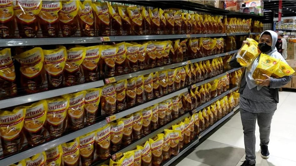 As of Sunday, 75 palm oil producers were registered for the bulk cooking oil programme, a senior industry ministry official told media on Monday. As of Sunday, 75 palm oil producers were registered for the bulk cooking oil programme, a senior industry ministry official told media on Monday.