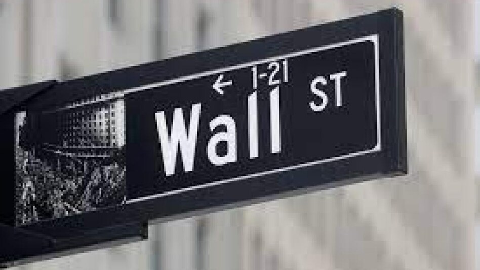 Declining issues outnumbered advancers for a 1.98-to-1 ratio on the NYSE and a 1.75-to-1 ratio on the Nasdaq. Declining issues outnumbered advancers for a 1.98-to-1 ratio on the NYSE and a 1.75-to-1 ratio on the Nasdaq.