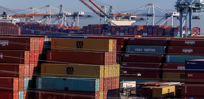 India's paper exports jump 80% to record Rs 13,963 cr in FY22, says IPMA (Photo: Reuters) India's paper exports jump 80% to record Rs 13,963 cr in FY22, says IPMA (Photo: Reuters)