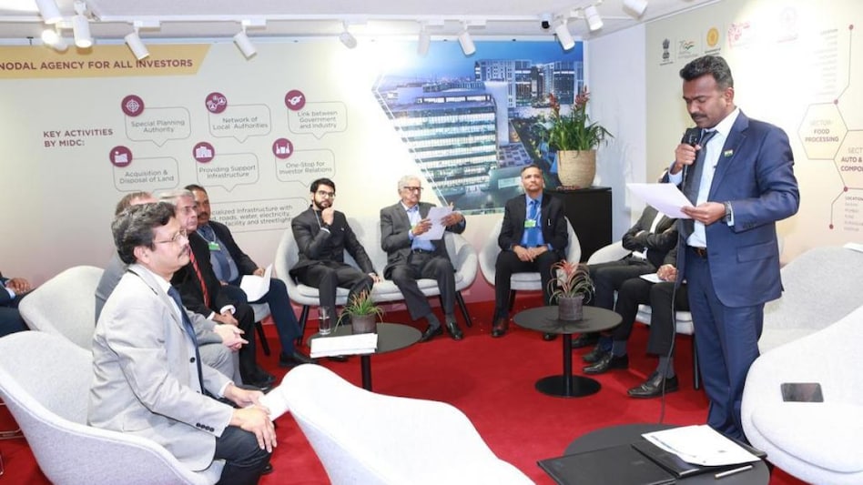 Maharashtra Minister of Environment & Climate Change, Aaditya Thackeray at the Maharashtra Pavilion in WEF meeting. Maharashtra Minister of Environment & Climate Change, Aaditya Thackeray at the Maharashtra Pavilion in WEF meeting.