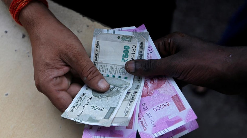 Rupee slips 12 paise; closes at 77.66 against US dollar (Photo: Reuters) Rupee slips 12 paise; closes at 77.66 against US dollar (Photo: Reuters)