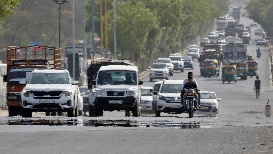 Domestic manufacturers like Maruti Suzuki, Tata Motors, Mahindra, and Kia among others were in the green last month. Domestic manufacturers like Maruti Suzuki, Tata Motors, Mahindra, and Kia among others were in the green last month.