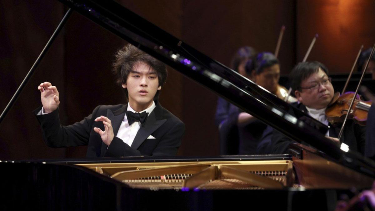 18-year-old Yunchan Lim becomes youngest pianist to win 16th Van Cliburn competition 18-year-old Yunchan Lim becomes youngest pianist to win 16th Van Cliburn competition