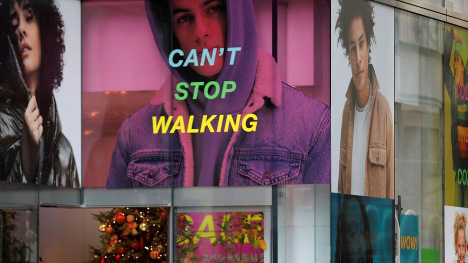 Japanese consumers dined-out and took domestic trips during the "Golden Week" holiday season towards early May, enjoying the break free from COVID-19 curbs for the first time since 2019. Photo source: Reuters Japanese consumers dined-out and took domestic trips during the "Golden Week" holiday season towards early May, enjoying the break free from COVID-19 curbs for the first time since 2019. Photo source: Reuters