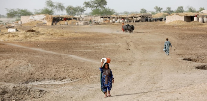 These women in southern Pakistan and millions like them around the world are at the searing edge of climate change. These women in southern Pakistan and millions like them around the world are at the searing edge of climate change.