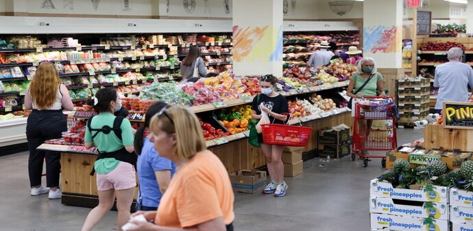 The economy appears to have rebounded from the first-quarter slump, with consumer spending accelerating in April. (Photo: Reuters) The economy appears to have rebounded from the first-quarter slump, with consumer spending accelerating in April. (Photo: Reuters)