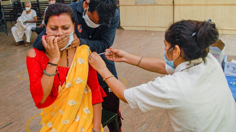 With the new cases reported on Monday, Delhi's tally of COVID-19 cases increased to 19,13,412 and the death toll stands at 26,221. (Photo: PTI) With the new cases reported on Monday, Delhi's tally of COVID-19 cases increased to 19,13,412 and the death toll stands at 26,221. (Photo: PTI)