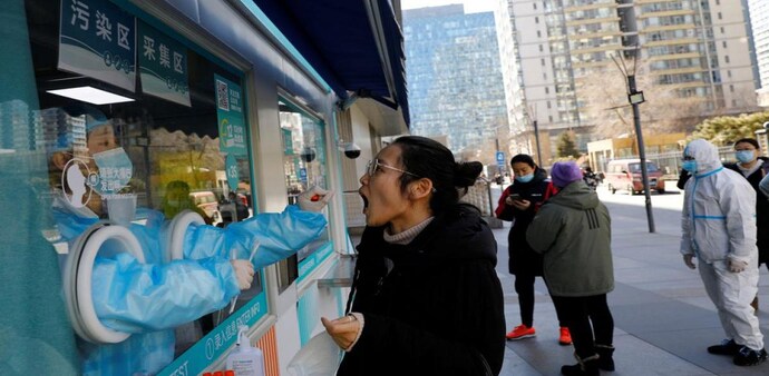 As China maintains its 'zero-COVID' policy, virus testing becomes the new normal (Photo: Reuters) As China maintains its 'zero-COVID' policy, virus testing becomes the new normal (Photo: Reuters)