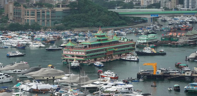 Some Hong Kong residents recalled the heyday of Jumbo Kingdom, and expressed disappointment in seeing the restaurant go. Some Hong Kong residents recalled the heyday of Jumbo Kingdom, and expressed disappointment in seeing the restaurant go.
