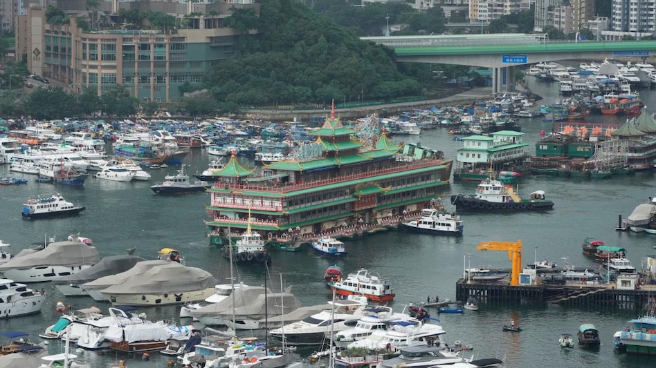 Some Hong Kong residents recalled the heyday of Jumbo Kingdom, and expressed disappointment in seeing the restaurant go. Some Hong Kong residents recalled the heyday of Jumbo Kingdom, and expressed disappointment in seeing the restaurant go.