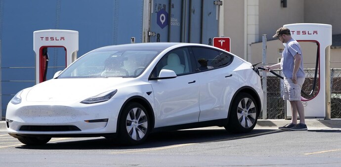Tesla's crashes happened while vehicles were using Autopilot, "Full Self-Driving," Traffic Aware Cruise Control, or other driver-assist systems Tesla's crashes happened while vehicles were using Autopilot, "Full Self-Driving," Traffic Aware Cruise Control, or other driver-assist systems