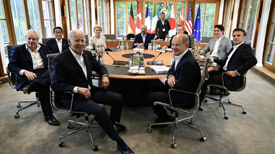 G7 leaders end summit pledging to hurt Russia economically G7 leaders end summit pledging to hurt Russia economically