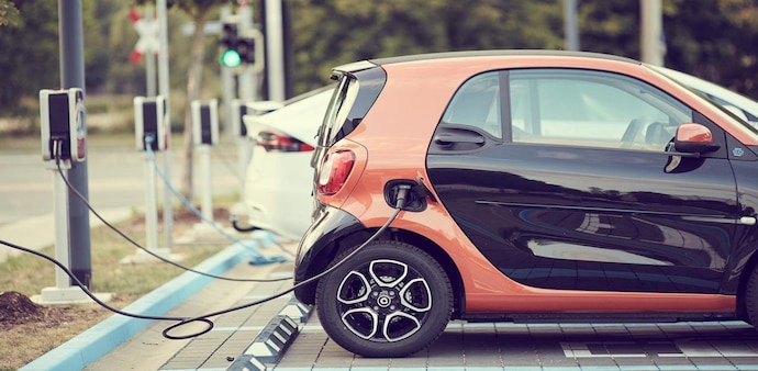 The Indian government, along with global car manufacturers, are encouraging the use of electric vehicles (EVs) and are busily expanding and improving the charging infrastructure around the country. The Indian government, along with global car manufacturers, are encouraging the use of electric vehicles (EVs) and are busily expanding and improving the charging infrastructure around the country.