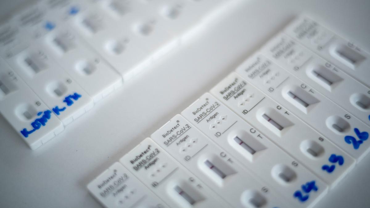 COVID-19 update: Maharashtra sees 2,956 fresh cases, 4 deaths; active tally tops 18,000