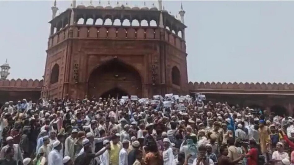 Shahi Imam of Jama Masjid, Syed Ahmed Bukhari, had distanced himself from the protest, saying "nobody knows who the protesters were" and demanded action against such people. Shahi Imam of Jama Masjid, Syed Ahmed Bukhari, had distanced himself from the protest, saying "nobody knows who the protesters were" and demanded action against such people.